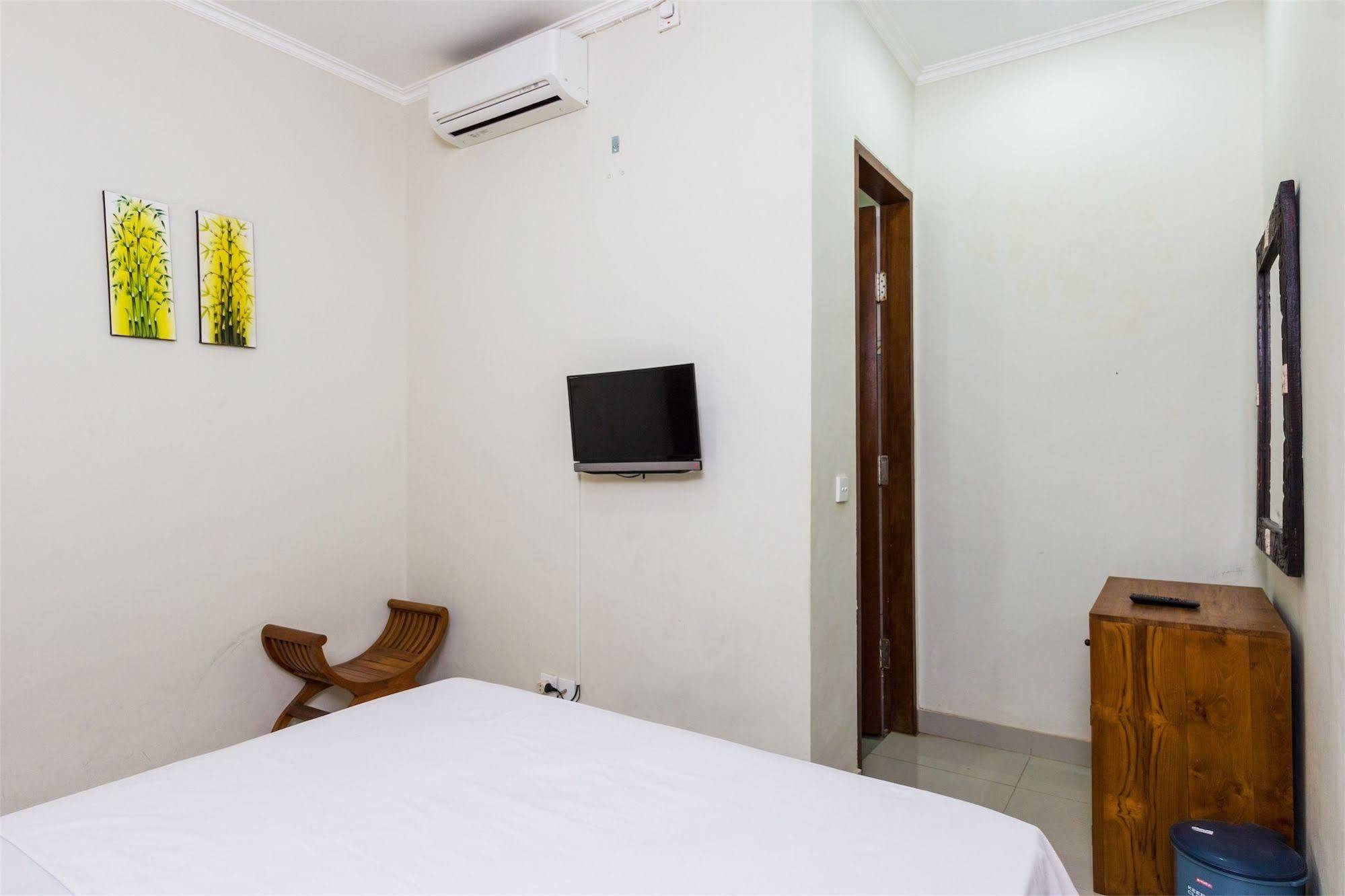 Reddoorz @ Poppies Lane Two Hotel Kuta Lombok Kültér fotó