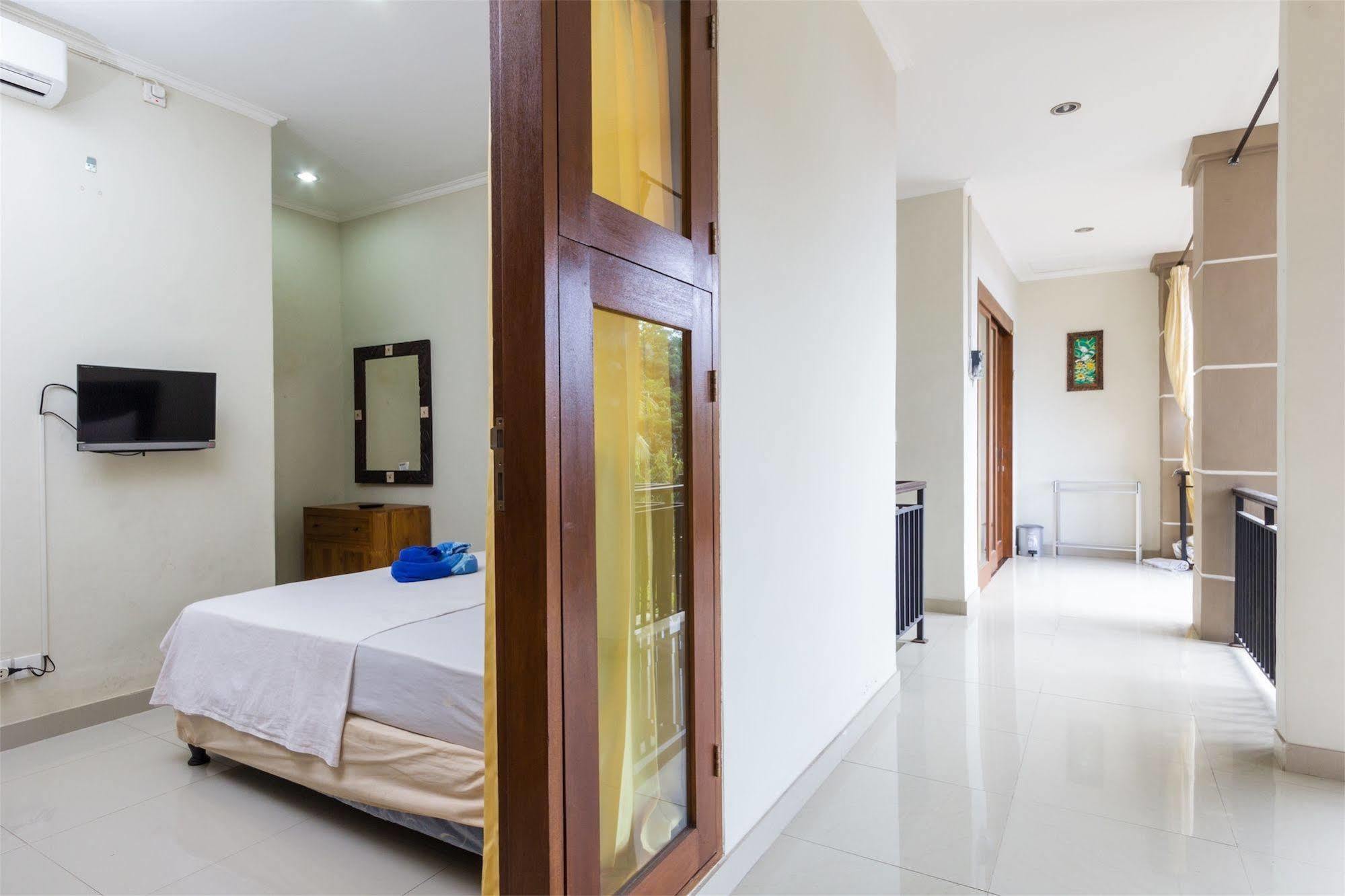 Reddoorz @ Poppies Lane Two Hotel Kuta Lombok Kültér fotó