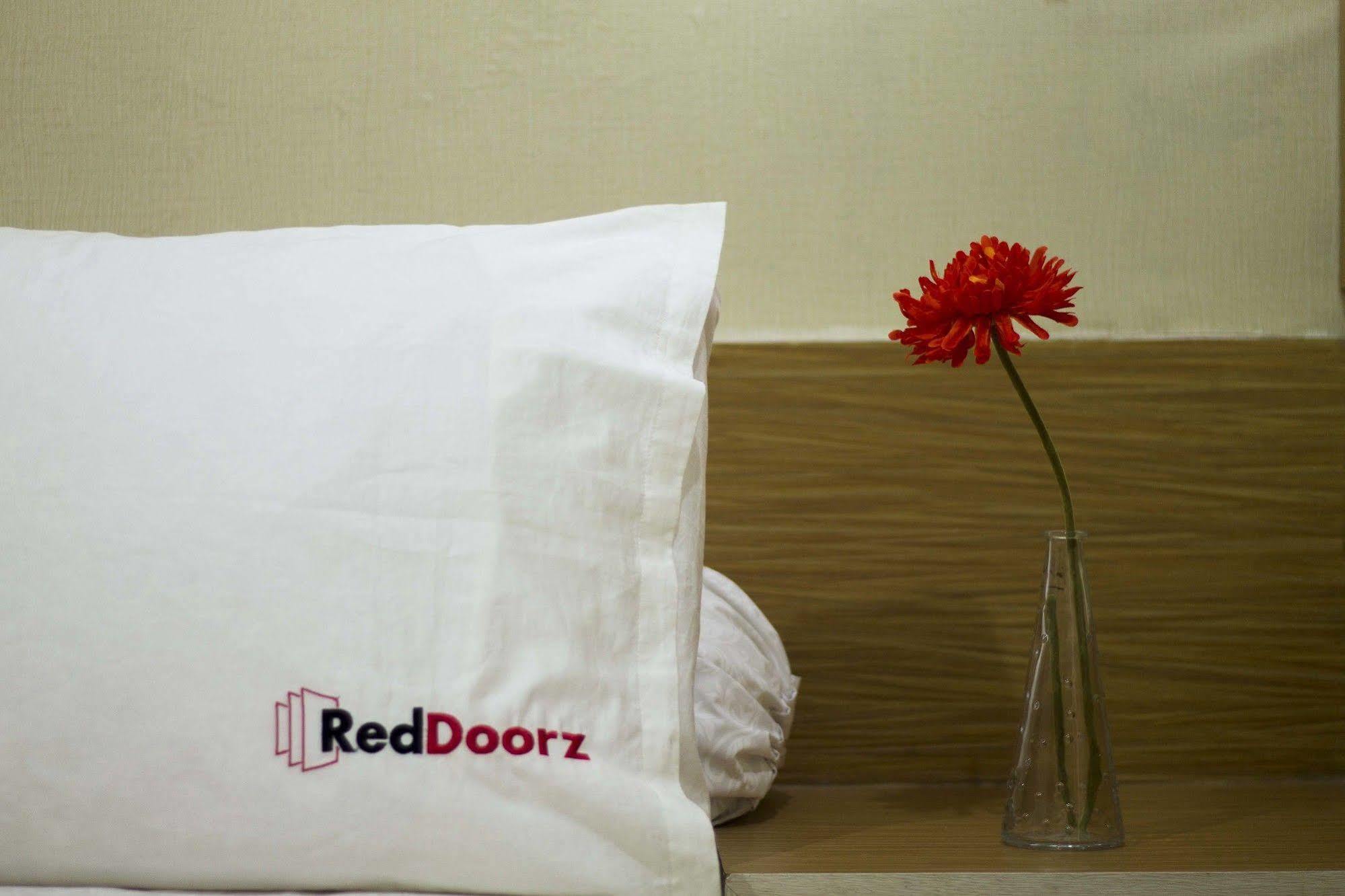 Reddoorz @ Poppies Lane Two Hotel Kuta Lombok Kültér fotó